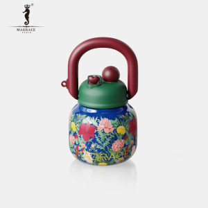 High-capacity Insulated Straw Water Bottle