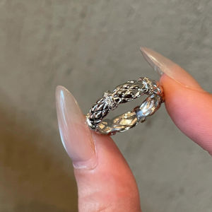 แหวนคู่รักสไตล์เรโทรแบบกลวงสำหรับผู้หญิงดีไซน์ไม่ซ้ำใครหรูหรา แหวนคู่รักแบบเรขาคณิตที่ไม่ซ้ำใครสำหรับผู้หญิง แหวนแฟชั่น