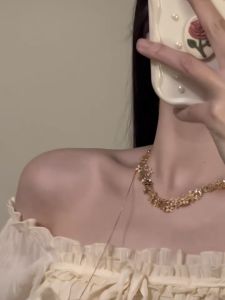 Gold Flower Necklace for Women Luxury Fine Jewelry with Drawstring Clavicle Chain Alloy/Silver Plated/Gold Plated Material