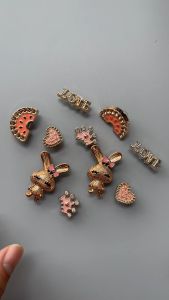 Bộ 10 Jibbitz Sticker Charm 3D bling bling thỏ nhựa cứng gắn Dép Crocs Cross Dép Sục Cá Sấu MayTo