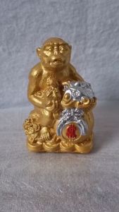 รูปปั้น ตุ๊กตา ปูนปั้น ลิง สีทอง 12 นักษัตร ปีวอก สัตว์มงคล รับทรัพย์ เรียกทรัพย์ ร่ำรวย เสริมโชคลาภ ขนาดเล็ก สูง 8 ซม