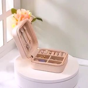 Hộp đựng trang sức nữ trang và phụ kiện bọc da sang trọng chia ngăn sắp xếp gọn gàng đi du lịch