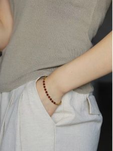 สร้อยข้อมืออาเกตสีแดงธรรมชาติสําหรับผู้หญิงอนุภาคขนาดเล็กวงกลมเดี่ยวสีแดง Agate เครื่องประดับ Gifttitanium เหล็กอุปกรณ์เสริมแฟชั่น