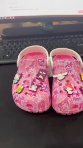 Dép sục màu hồng kitty cho bé gái có tặng kèm charm