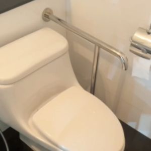 ราวจับในห้องน้ำ ราวจับกันลื่น ราวจับผู้สูงอายุ ราวจับช่วยพยุง ชนิดตั้งพื้น ราวจับ ตัว T ตัว U ตัว L ตัว U สเตนเลส 304 by.Qkong