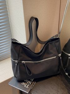 Casual Versatile Nylon Crossbody Bag Lightweight Simple Design Womens Commuter Single Shoulder Bag Fashionable Tote Handbag