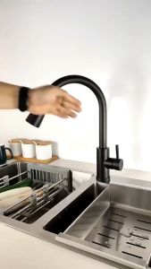 Keran Wastafel Keran Tarik Dapur  Keran Cuci Piring Fleksibel  Stainless SUS 304 Hitam / Perak