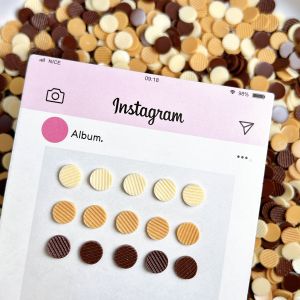 ของตกแต่งเล็บเรซิ่นรูปขนมปังกรอบสีพื้น 50 ชิ้น แบบเรียบง่ายเหมือนจริง 3 มิติ เรืองแสง สร้างสรรค์ รูปทรงวงกลม สำหรับตกแต่งเล็บ DIY