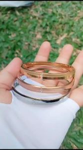 GELANG TITANIUM WANITA AKSESORIS PERHIASAN TERLARIS ANTI KARAT ( HARGA SATUAN )