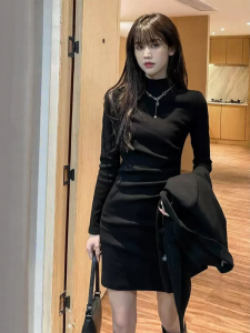 SUHUIQIAN | Warm Black Knit Dress