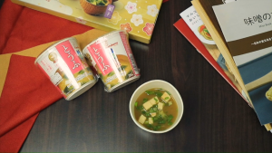 MARUKOME INSTANT MISO SOUP CUP TOFU คัพซุปมิโซะสำเร็จรูป เต้าหู้+สาหร่ายวากาเมะ