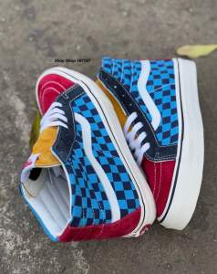 Vans OFF THE WALL Mad in Vietnam เป็นสินค้ามือสองไม่มีกล่องไม่มีใบรับประกันค่ะแต่สินค้าทางร้านคุณภาพดี 99% ค่ะ