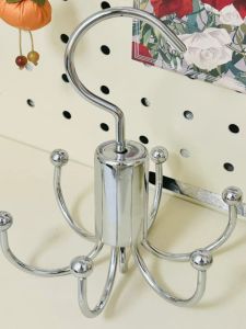 Multi-Functional Creative Four Claw Rotating Hook for Hanging Bags Hats Vests Iron Material Storage Organizer from China