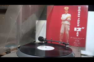 1 แผ่นเสียง 12นิ้ว H32 ชุดหรือชุดเสียง Howard Jones กรุงประเทศไทย VG++ ลงทุนเสียงรบกวนน้อย เสียงรอยและเป็นรอยลึกเป็นไป หรือแผ่นล้างที่มีผลลัพธ์ชัดเจน