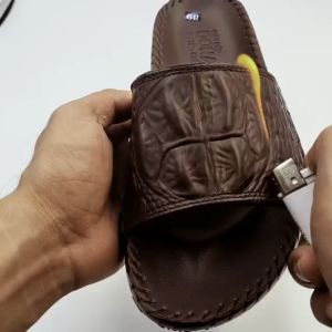 DÉP DA BÒ NAM QUAI NGANG KIỂU QUAI CÁ SẤU CAO CẤP NBH