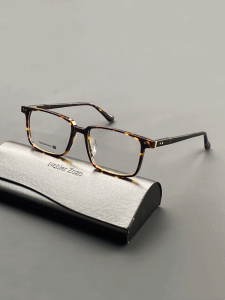 Japanese Style Ultra-Light 8G Frame Glasses Frame Men Retro Business Hawksbill Color Myopia Glasses Rim Anti-Blue Light Discoloration