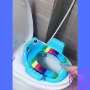 Bệt thu nhỏ bồn cầu có đệm lót và tay vịn dành cho bé từ 2 - 6 tuổi