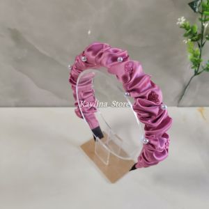 bando kerut scrunchi dengan mutiara dan bunga mini
