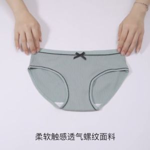 【คลังสินค้าไทย】DXSS กางเกงในหญิง เซ็กซี่กลางเอวสีทึบกางเกงในสตรี ทำจากผ้าฝ้ายบางมีขอบโบว์ สวมใส่สบาย 