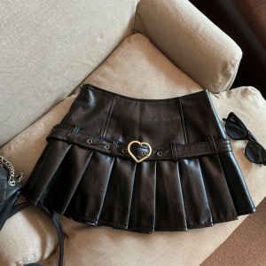 GUZILIAN | กระโปรงสั้นหนัง PU สไตล์เกาหลีย้อนยุค กระโปรงสั้นทรงเอเอวสูงสำหรับผู้หญิงในฤดูใบไม้ร่วงและฤดูหนาว กระโปรงสั้นทรงเอเซ็กซี่สำหรับสาวๆ