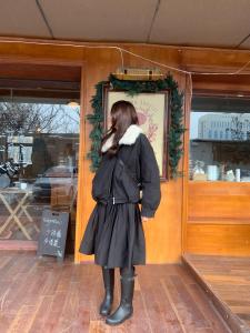 Retro Black Pleated Fluffy Half-length Skirt Womens Spring Autumn Elastic Waist Design Casual Versatile A-line Midi Skirt