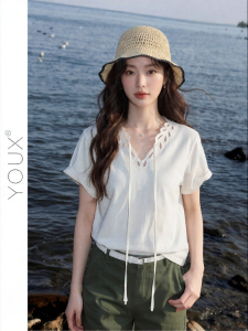 YOUXIANG | Áo Thun Trắng Cổ V Hở Hàn Quốc