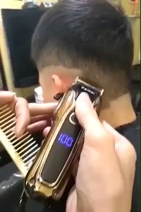 Tông Đơ Kemei KM-1990 Chuyên Nghiệp 2 Mức Điều Chỉnh Tốc Độ Màn Hình LCD