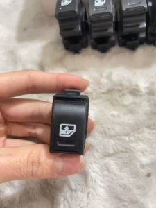 COMBO 10 công tắc bấm kính xe Trung Quốc 5 chân lệch. Công tắc bấm kính số 8