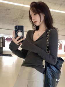 เสื้อสเวตเตอร์ถักแขนยาวทรงสลิมฟิตสำหรับผู้หญิง ฤดูใบไม้ร่วง/ฤดูหนาว ดีไซน์เก๋ไก๋ น้ำหนักเบา สีดำ แฟชั่น