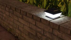 Black Shell Solar Post Top Light 2LED IP65 Outdoor Fence Lamp Post Deck Cap Lights for Garden Courtyard Cottage Gate Wall Decor