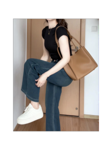 เสื้อยืดคอกลมแขนสั้นทรงเข้ารูปสีดำ เสื้อผ้าทำงานสไตล์เกาหลีสำหรับผู้หญิง ฤดูร้อน 2025 ทรงเข้ารูป แขนสั้น สไตล์เกาหลี