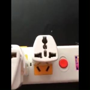 NEOBEEแพ็ก 2 ชิ้น I ปลั๊กแปลง 3 ขา universal ใช้ได้ทั่วโลก รุ่น Plug สีขาว