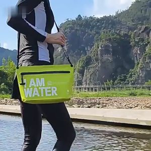 ซองกันน้ำ ถุงกันน้ำ ซองโทรศัพท์ ซองมือถือ กระเป๋าสะพายไหล่กัน ทรงคาดอก   สไตล์สปอร์ต แบบพกพา เหมาะกับการเดินทางกลางแจ้งกระกระเป๋ากันน้ำ PVCมี กันน้ำได้100%