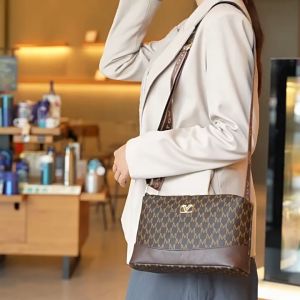 Nkshop💗พร้อมส่ง💗กระเป๋าสะพายข้าง สวยหรูลูกคุณสุด🌈สายสะพายผ้าลายสวย🌈 หนังPUพรีเมี่ยม👍 มีให้เลือก 3 ลาย แมทช์ง่าย สวยมาก