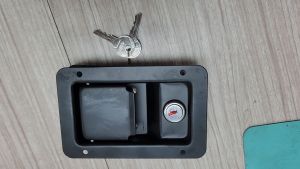 J08S17 PANEL LOCK  LUGGAGE LOCK BUS 140MM X 90MM WITH KEY