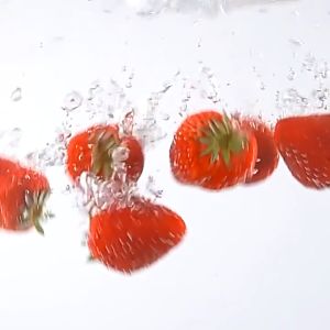 Dâu Tây Sấy Nguyên Quả Hãng Baicaowei Siêu Ngon - Gói 50gr