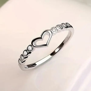 Huitan Chic Women Heart Rings with Shiny Cubic Zirconia Exquisite Daily Wear Fashion Accessories for Female Versatile Jewelry
