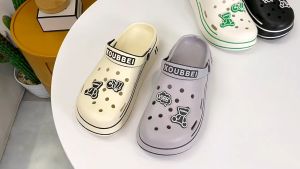 Hole shoes couple wear Baotou half drag sandals sandals sandals beach shoes two wear sandals female cute cartoon S15