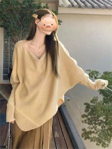 French เรียบหรู แขนค้างคาวไม่สมมาตร เสื้อผ้าถัก หลวม แขนยาวสไตล์ขี้เกียจ เสื้อท่อนบน สําหรับผู้หญิง ฤดูใบไม้ร่วง 2024 สินค้าใหม่