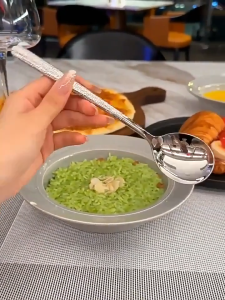 ช้อนสแตนเลส ช้อนเกาหลีร้านอาหาร ช้อนทานอาหาร ด้ามยาว ผลิตจากสแตนเลสคุณภาพ ไม่เป็นสนิม แข็งแรง ทนทาน อย่างหนา เครื่องใช้บนโต๊ะอาหาร เครื่องครัว