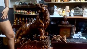 Tượng hổ phong thủy (Kệ rượu vang Hổ phong thuỷ)