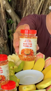 Muối tôm thùng gỗ Làng Chài Xưa (hủ 130g) làm từ tôm thật mang hương vị đặc trưng đậm đà thơm ngon