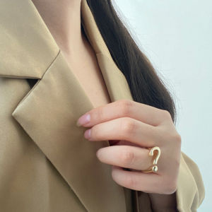 แหวนเปิดรูปตัวอักษรสไตล์ย้อนยุคสำหรับผู้หญิง ดีไซน์เรียบง่าย สไตล์ไฮเอนด์ แหวนนิ้วสไตล์ไห่หนาน เครื่องประดับแฟชั่น
