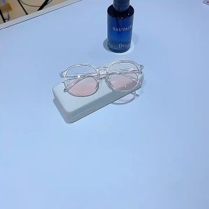 The anti-blue light blush gradient color glasses feel the atmosphere full of girls without makeup magic