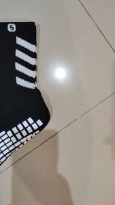 ถุงเท้ากีฬายี่ห้อSOCKSYมีกันลื่นFA-0002(ข้อกลาง)