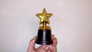 12pcs Mini Golden Trophy Kids Party Celebrations Awards Ceremony Plastic Star Trophy