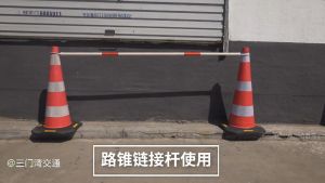 ไม้กั้นเขต แบริเออร์เขตกรวยจราจร ไม้กั้นพื้นที่ ทำจากวัสดุ PVC ยาว 1 เมตร สามารถยืดได้ถึง 2 เมตร สีแดง-ขาว