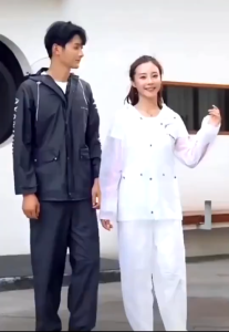 ชุดกันฝน เสื้อกันฝน กางเกงกันฝน เสื้อกันฝนมอเตอร์ไซค์ มีแถบสะท้อนแสง ทนทาน ยืดหยุ่น น้ำหนักเบาพกพาสะดวก เหมาะสำหรับชายหญิง ชุดกันฝนอย่างดีหนาๆ