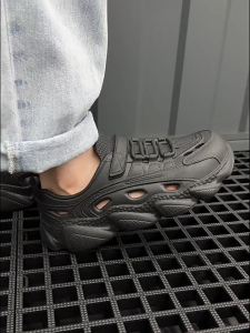 Aqua Shoes for Men Outdoor Quick Dry Water Shoes Beach Swimming Surfing Sneakers Rubber Non-slip Fishing Shoes Sandals Slippers for Rain Season(35-45)
