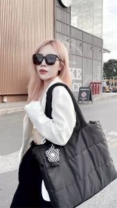 Túi tote vải phao cá tính và nổi bật kèm móc khóa ngẫu nhiên